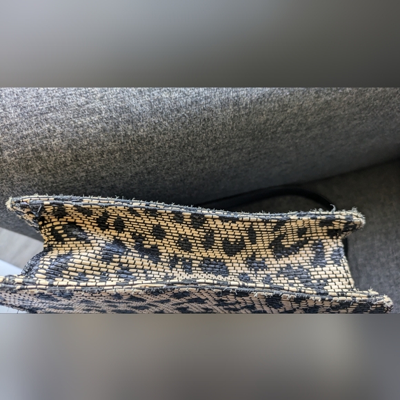 Betsy Johnson Phone ๐โค๏ธโ๐ฅ๐ Bag. - Picture 12 of 12